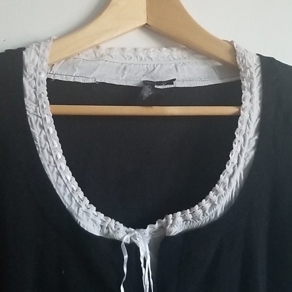 Black & white lace top - Picture 2 of 3